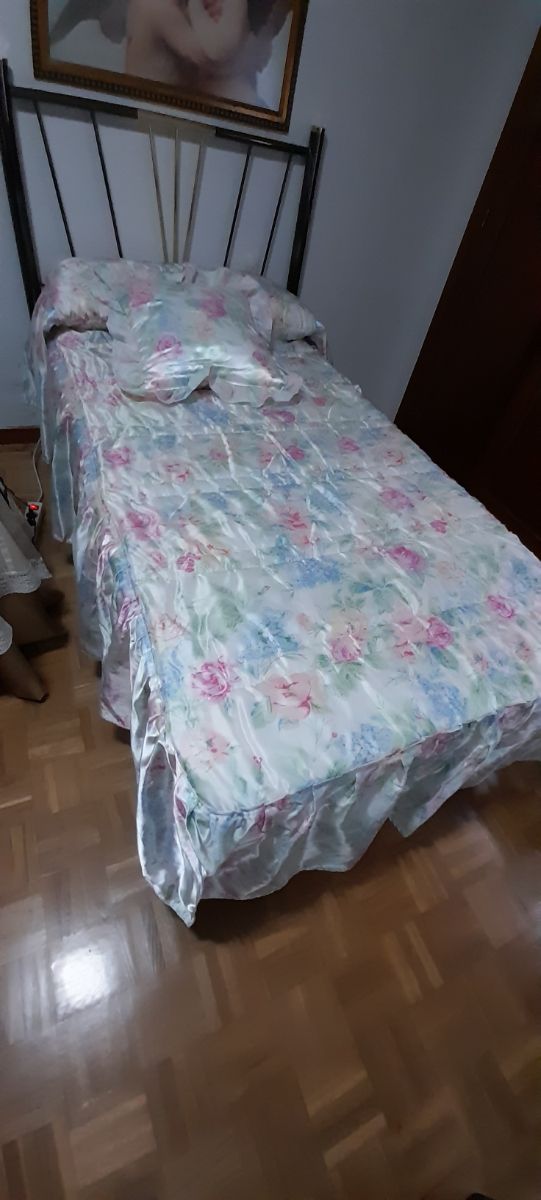 Vendo 2 copriletti da 90 cm.