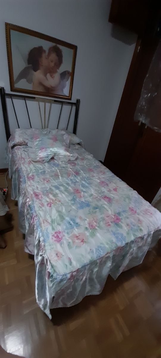 Vendo 2 copriletti da 90 cm.