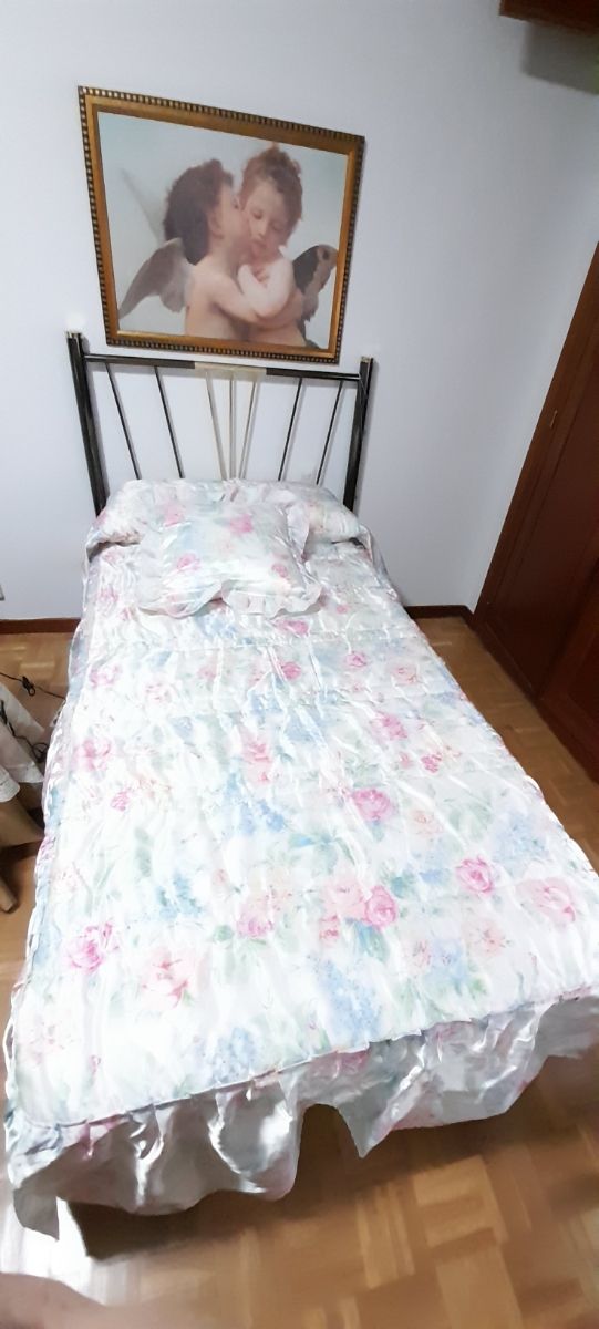 Vendo 2 copriletti da 90 cm.