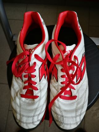 botas de fútbol multitaco