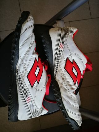 botas de fútbol multitaco