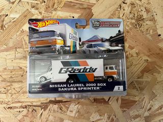 Hot Wheels Team Transporter Nissan Laurel 2000
