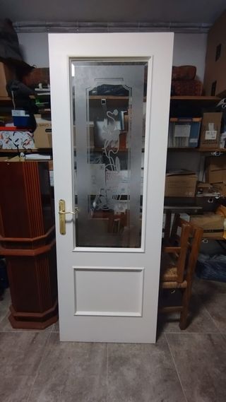 Puertas macizas blancas lacadas