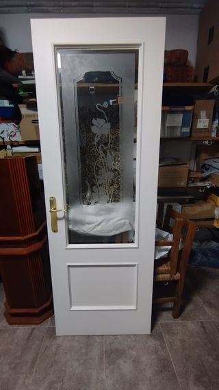 Puertas macizas blancas lacadas