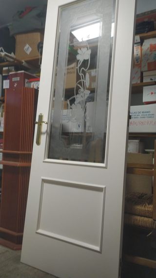 Puertas macizas blancas lacadas