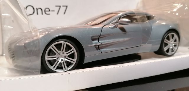 escala 1:18 aston martin one-77 en caja para envio