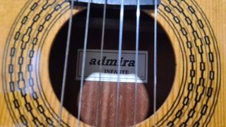 Se vende guitarra clásica Admira Infante.