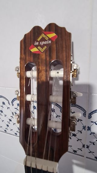 Se vende guitarra clásica Admira Infante.