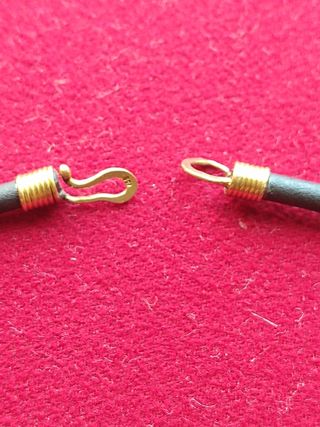 Gargantilla diselo.(oro,caucho ,porcelana)