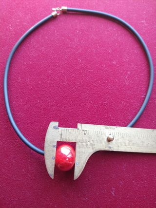 Gargantilla diselo.(oro,caucho ,porcelana)