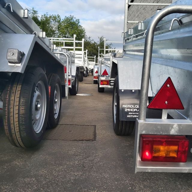 LOTE DE FABRICA REMOLQUES GALVANIZADOS INMERSION