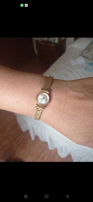Reloj chapado oro mujer.
