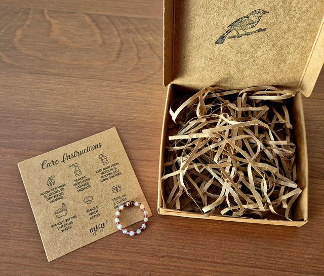 Anillo artesanal de granate natural y cuarzo