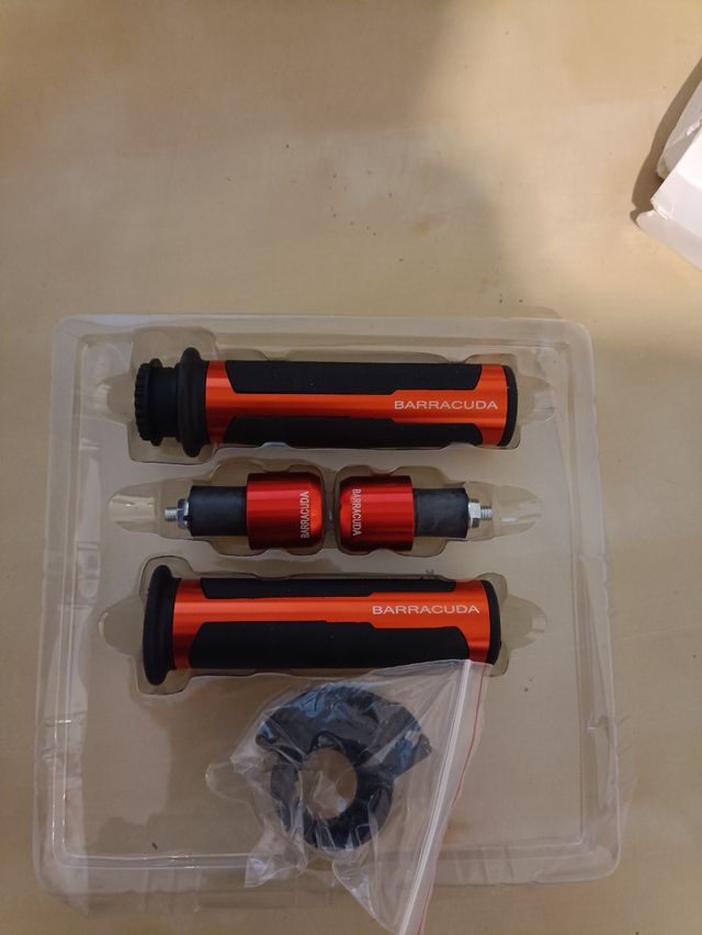 Puños de moto barracuda y contrapesos