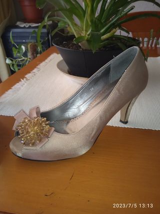 ZAPATOS TACON DORADOS