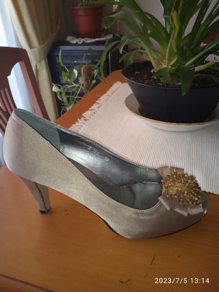 ZAPATOS TACON DORADOS