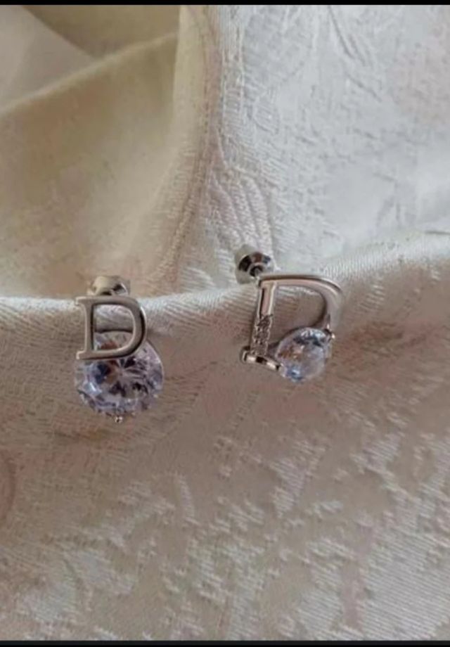 Pendientes asimétricos