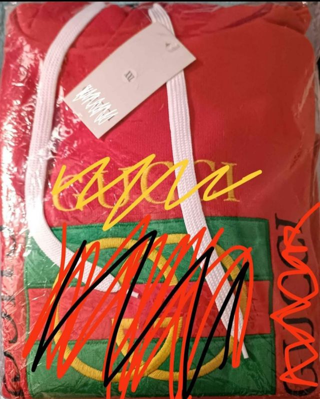 sudadera roja bordada nueva