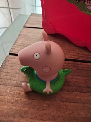 Cesta Peppa Pig y figura de George pig