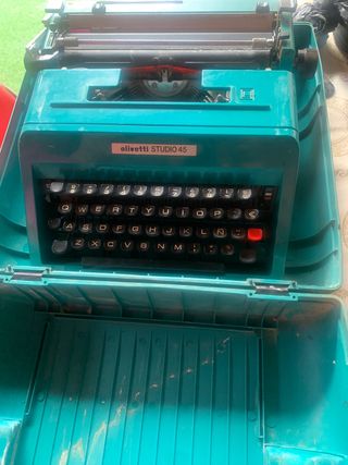 Máquina antigua de escribir OLIVETTI STUDIO 45
