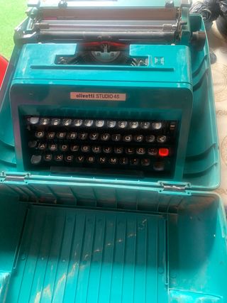 Máquina antigua de escribir OLIVETTI STUDIO 45