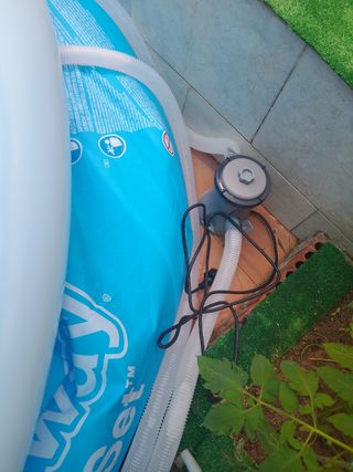 piscina con bomba filtro
