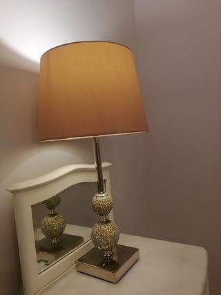 LÁMPARA DE SOBREMESA.