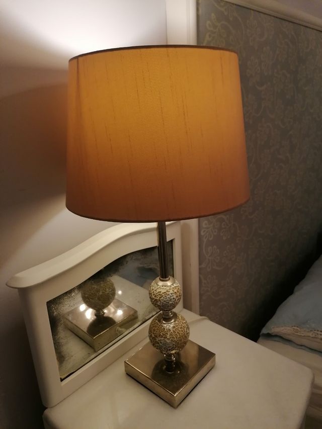  LÁMPARA DE SOBREMESA.