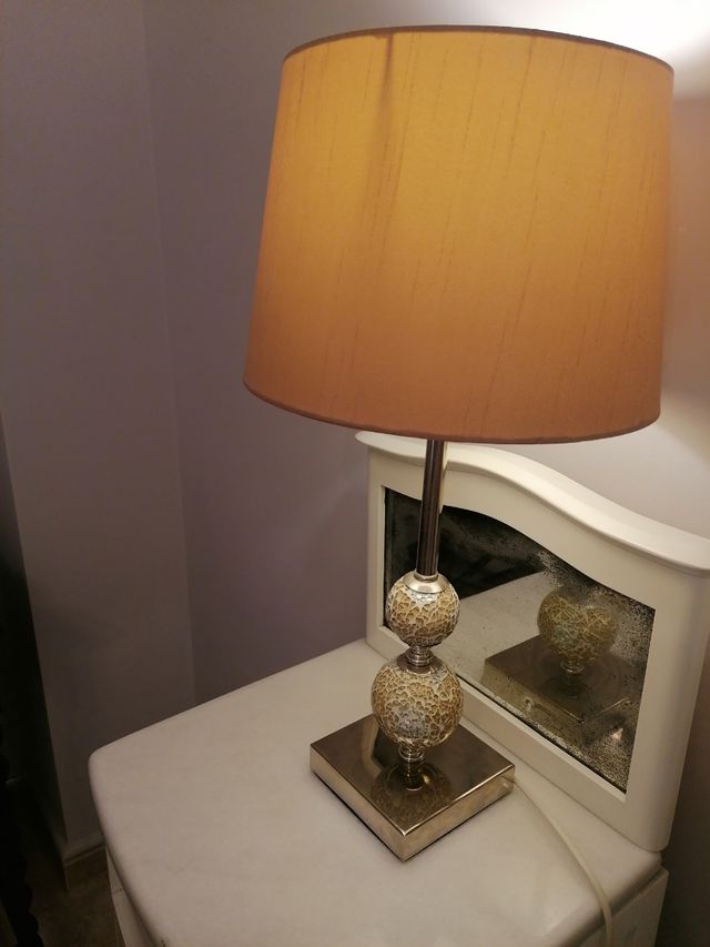  LÁMPARA DE SOBREMESA.