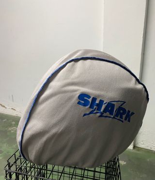 Casco Shark