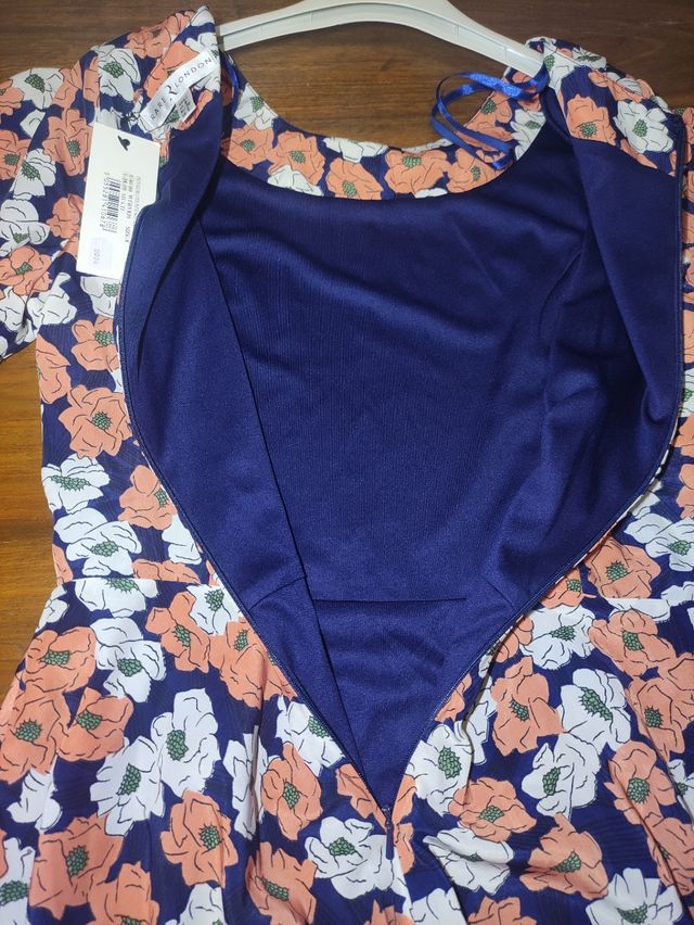 🌼 Vestido floral Rare London 🌼