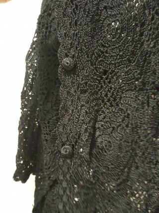 Preciosa rebeca de hilo negro Tintoretto