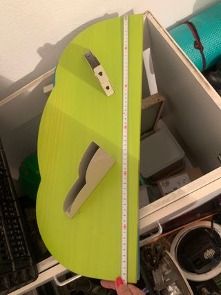 Estanterías pared forma nube y soportes tambien.