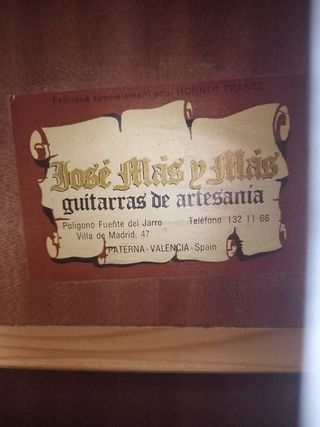 Guitarra de colección nueva