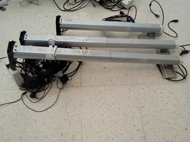 Brazo metálico para projector