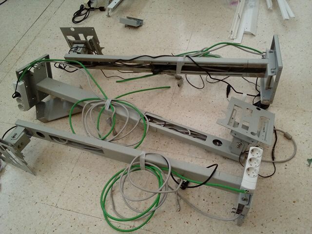 Brazo metálico para projector