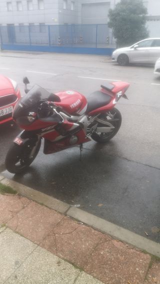 YAMAHA R6 AÑO 2003