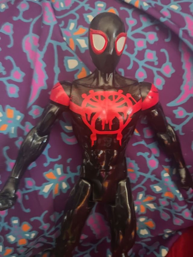 SPIDERMAN NEGRO MILES MORALES TAMAÑO GRANDE