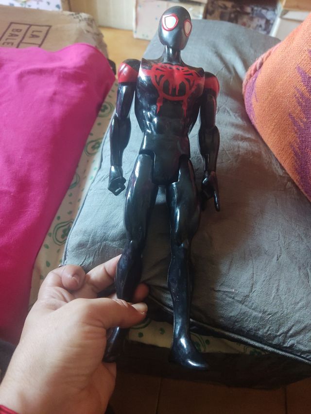 SPIDERMAN NEGRO MILES MORALES TAMAÑO GRANDE