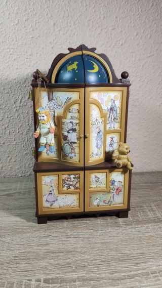 CAJA DE MÚSICA ENESCO ARMARIO 1990