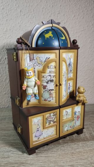 CAJA DE MÚSICA ENESCO ARMARIO 1990