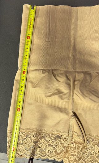 Shorts de faja ribete con encaje de talle alto