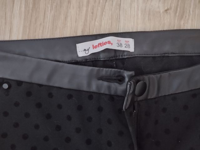 Pantalón negro lunares de Lefties