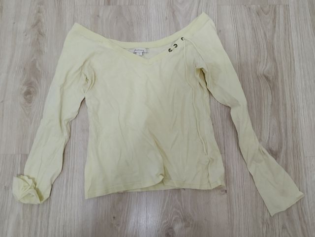 Top de mangas largas de Stradivarius