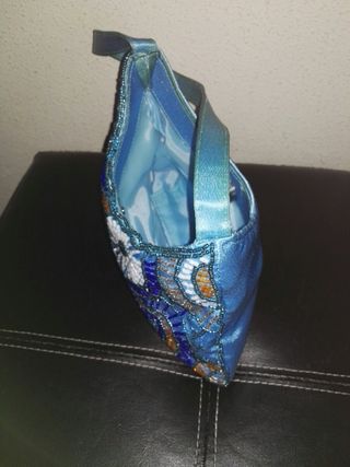 bolso azul bordado de fiesta