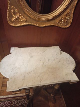 Mesa antigua dorada  de madera del siglo XIX