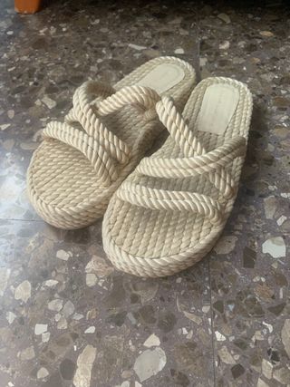 Sandalias Pull & Bear.