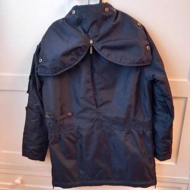 chaquetón marca trasluz en azul marino impermeable