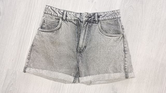 Pantalón corto gris