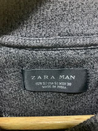 Sudadera de Zara.